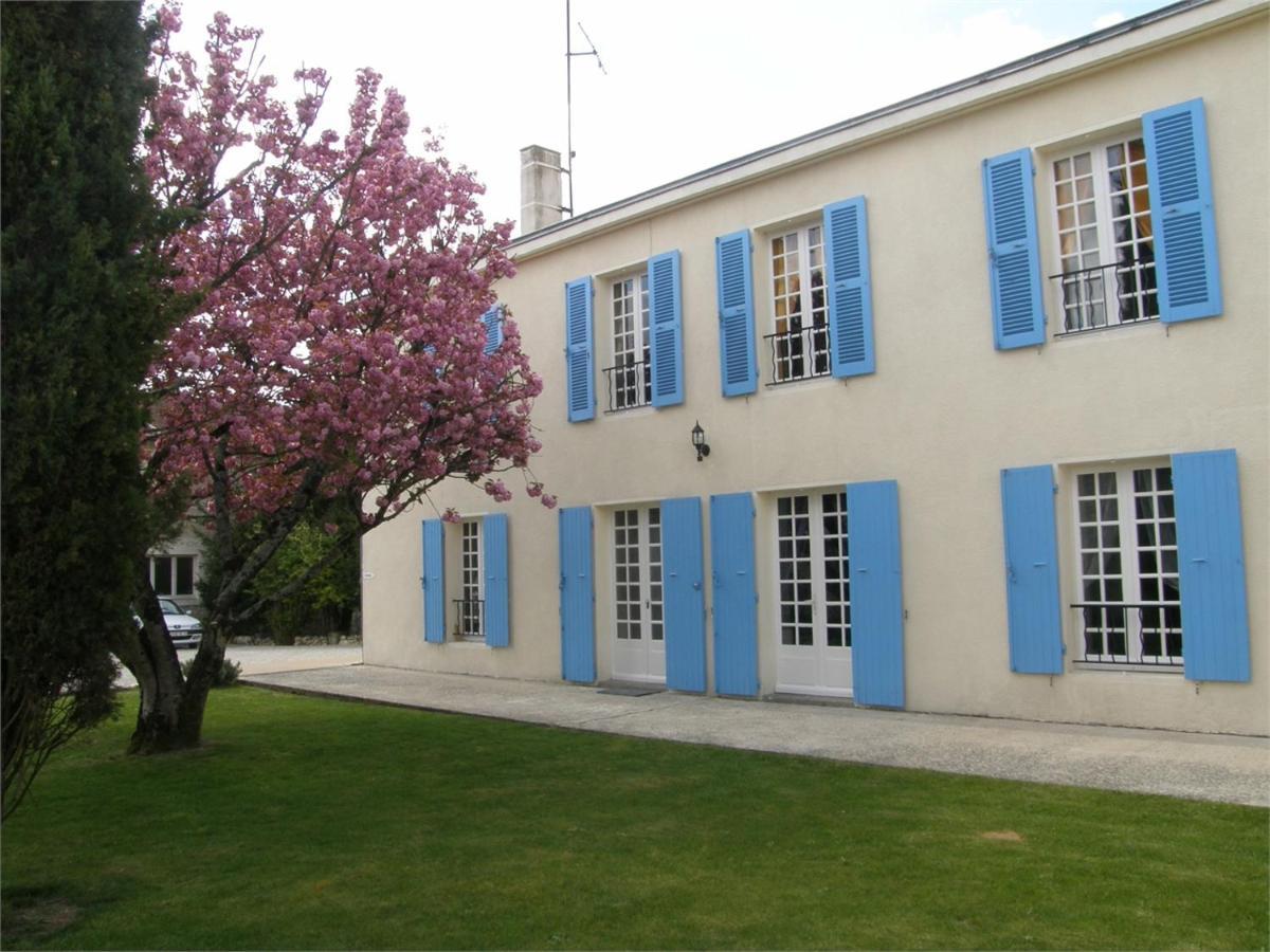 Hotel Le Logis Des Oiseaux Surgères Exteriér fotografie