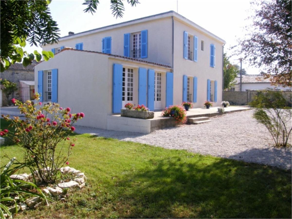 Hotel Le Logis Des Oiseaux Surgères Exteriér fotografie